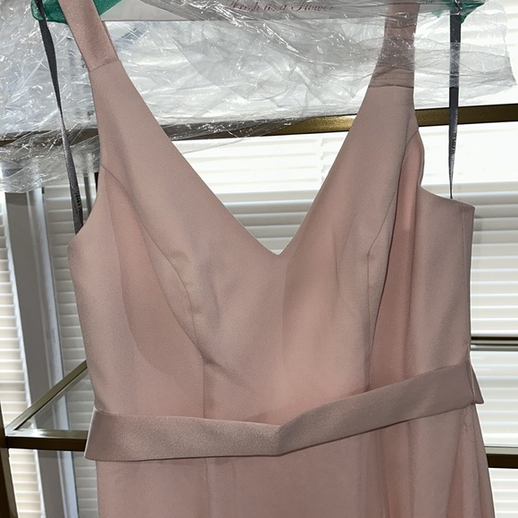 Vera Wang gown - Picture 8 of 9